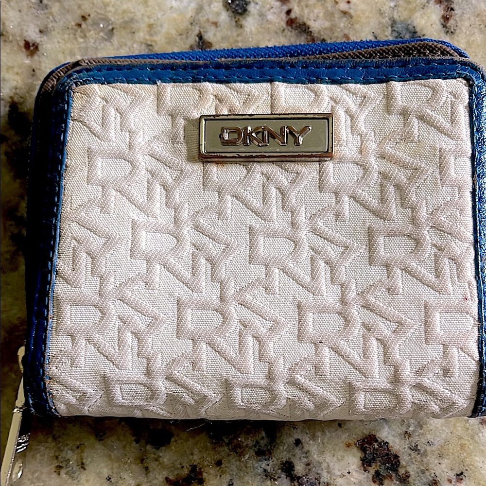 (3 for $19) Vintage DKNY Textured Cream and Blue Wallet